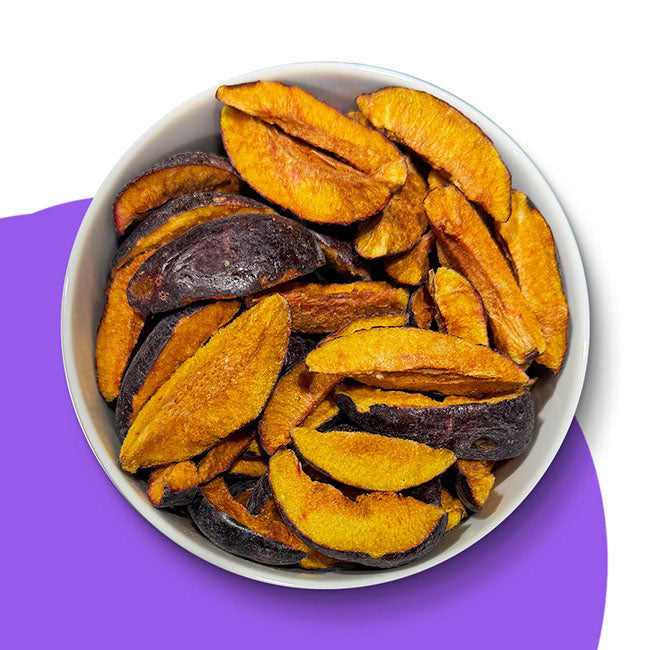 gefriergetrocknete-pflaumen-in-schale